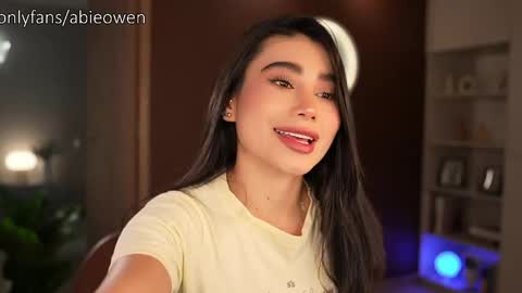 abie_owen online show from May 10, 10:26 pm