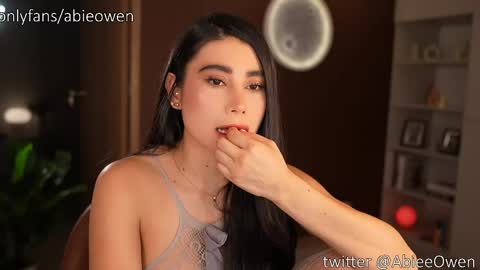 abie_owen online show from May 12, 11:46 pm