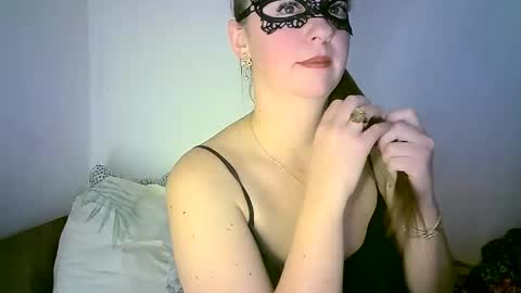 Snapshot of abigailove4u chatting on December 3, 11:57 pm GoldenFish online show from December 3, 11:57 pm