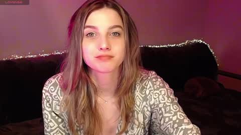 Snapshot of abigailwills chatting on April 6, 4:52 pm Abigail online show from April 6, 4:52 pm