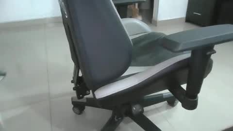 Snapshot of abraca402512 chatting on June 15, 4:42 pm abraca402512 online show from June 15, 4:42 pm