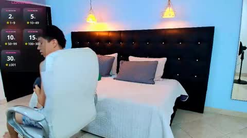 abraham_horny18 online show from September 26, 8:24 pm