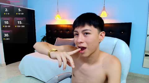 abraham_horny18 online show from October 3, 8:28 pm