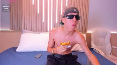 abraham_horny18 online show from October 28, 10:30 am