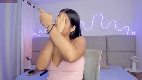 Snapshot of abriill_2 chatting on January 12, 7:52 pm ABRIL online show from January 12, 7:52 pm