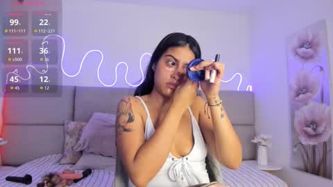 Snapshot of abriill_2 chatting on February 6, 7:28 pm ABRIL online show from February 6, 7:28 pm