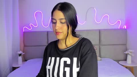 Snapshot of abriill_2 chatting on February 10, 10:47 pm ABRIL online show from February 10, 10:47 pm