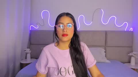 Snapshot of abriill_2 chatting on March 10, 2:38 am ABRIL online show from March 10, 2:38 am