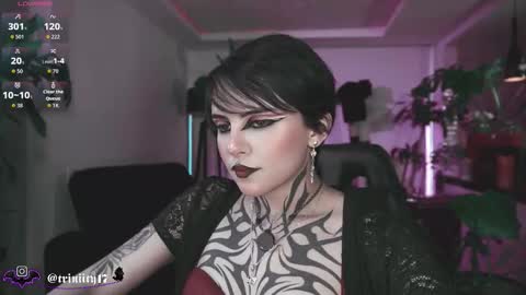 Snapshot of abril__colen chatting on March 20, 2:22 pm April online show from March 20, 2:22 pm