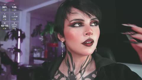 Snapshot of abril__colen chatting on March 27, 2:39 pm April online show from March 27, 2:39 pm