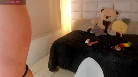 Snapshot of abril_dash chatting on February 4, 8:49 pm Abril online show from February 4, 8:49 pm