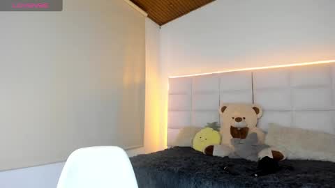 Snapshot of abril_dash chatting on February 7, 7:38 pm Abril online show from February 7, 7:38 pm