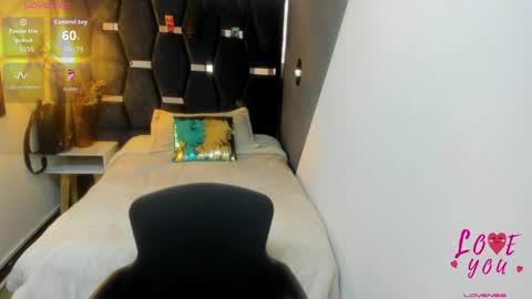 Snapshot of abril_fox__ chatting on April 4, 8:17 pm Abril Fox online show from April 4, 8:17 pm