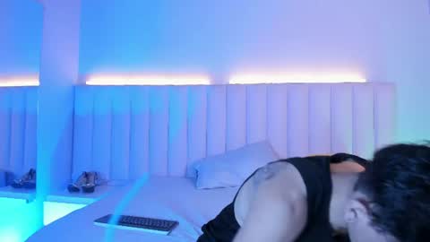 Abril and Julian online show from June 9, 12:06 pm