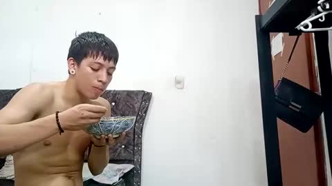 Snapshot of ace_sexy_ace chatting on December 18, 5:00 pm Ace Rogger online show from December 18, 5:00 pm