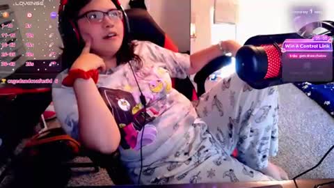 Snapshot of achubbygummy chatting on July 11, 10:33 pm AChubbyGummy online show from July 11, 10:33 pm