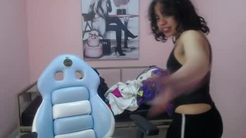 Snapshot of acid_bounze chatting on April 4, 12:57 pm Acid Bounze online show from April 4, 12:57 pm