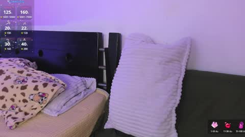 centric independent model   online show from March 31, 1:22 pm