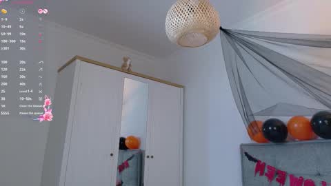 Akia online show from October 31, 7:53 am