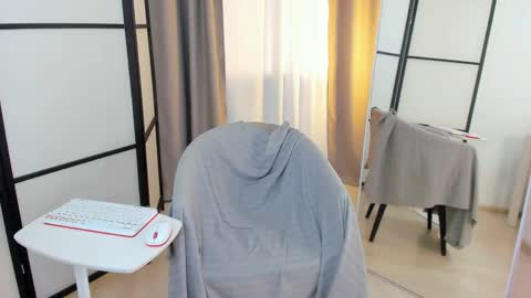 Snapshot of adam__youn chatting on April 1, 1:41 pm Adam online show from April 1, 1:41 pm