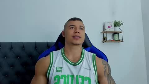 Snapshot of adam_boss chatting on October 22, 9:25 pm adam boss online show from October 22, 9:25 pm