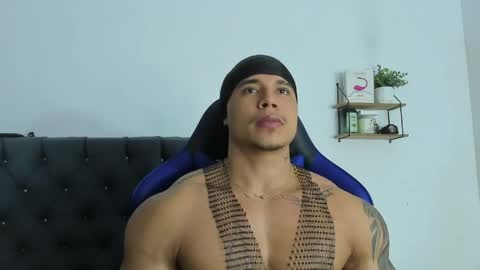 Snapshot of adam_boss chatting on May 16, 8:44 am adam boss online show from May 16, 8:44 am