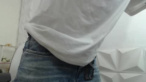 Snapshot of adam_evehotroom chatting on January 23, 1:51 am adam_evehotroom online show from January 23, 1:51 am