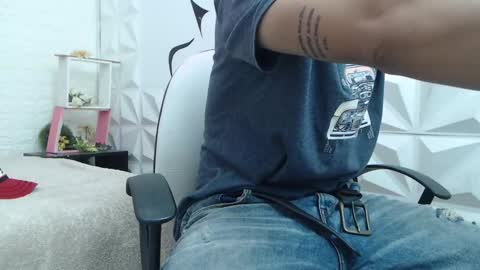 Snapshot of adam_evehotroom chatting on February 5, 3:34 am adam_evehotroom online show from February 5, 3:34 am