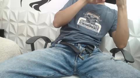 Snapshot of adam_evehotroom chatting on February 17, 2:09 am adam_evehotroom online show from February 17, 2:09 am