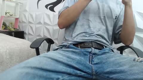 Snapshot of adam_evehotroom chatting on February 18, 8:47 pm adam_evehotroom online show from February 18, 8:47 pm