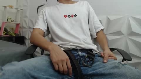 Snapshot of adam_evehotroom chatting on March 1, 5:16 pm adam_evehotroom online show from March 1, 5:16 pm