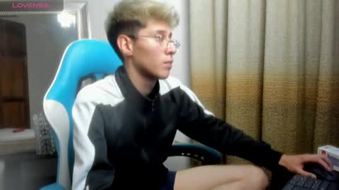 Snapshot of adam_foxs chatting on April 7, 12:55 am Adam online show from April 7, 12:55 am