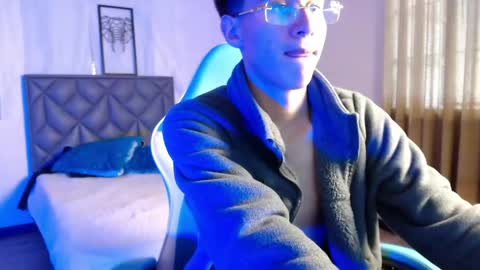 Adam online show from April 25, 8:39 pm
