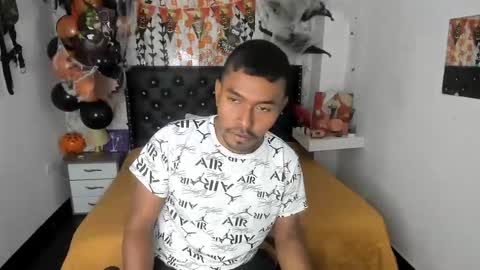 adam_morgan2 online show from November 3, 7:37 pm