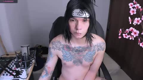 Snapshot of adam_rocket chatting on January 6, 1:20 am Adam online show from January 6, 1:20 am