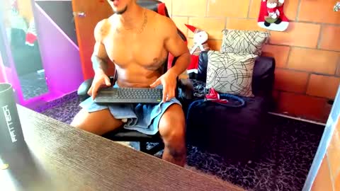 Adam Valencia online show from December 8, 5:44 pm