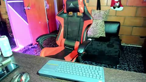 Adam Valencia online show from February 2, 5:32 am