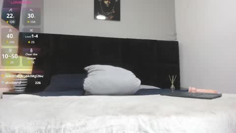 adam_walker_1 online show from April 29, 5:30 pm