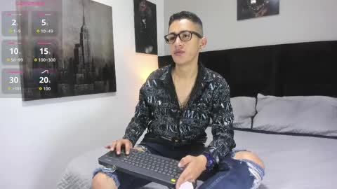 adam_walker_1 online show from May 4, 2:46 pm