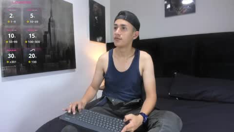 adam_walker_1 online show from May 16, 3:33 pm