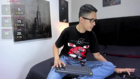 adam_walker_1 online show from May 19, 3:07 pm