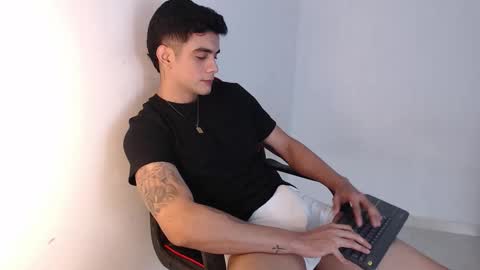 Snapshot of adama_soa chatting on October 5, 5:50 am Hello guys excuse my absence I will be absent for several days for health reasons I hope you understand thank you very much. online show from October 5, 5:50 am