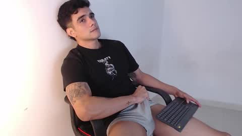 Snapshot of adama_soa chatting on October 6, 6:11 am Hello guys excuse my absence I will be absent for several days for health reasons I hope you understand thank you very much. online show from October 6, 6:11 am