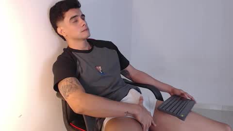 Snapshot of adama_soa chatting on October 8, 8:23 am Hello guys excuse my absence I will be absent for several days for health reasons I hope you understand thank you very much. online show from October 8, 8:23 am