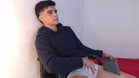 Snapshot of adama_soa chatting on October 25, 7:27 am Hello guys excuse my absence I will be absent for several days for health reasons I hope you understand thank you very much. online show from October 25, 7:27 am