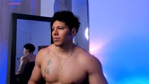 adambrocs1 online show from March 29, 11:49 pm