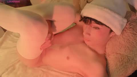 Snapshot of adamdayt chatting on December 22, 12:05 pm Adam Dayt online show from December 22, 12:05 pm