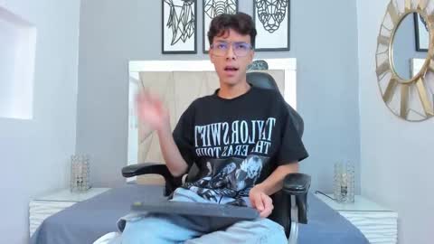 Adams Bobby online show from November 21, 11:31 am