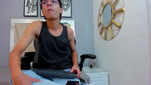 Adams Bobby online show from December 15, 11:36 am