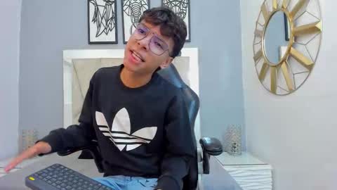 Adams Bobby online show from December 21, 11:28 am